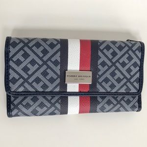Tommy Hilfiger women’s wallet